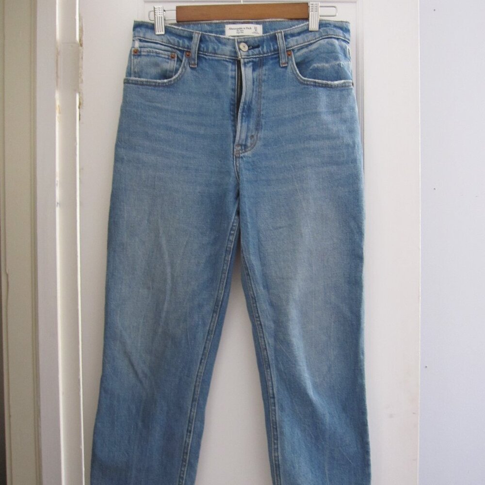 Abercrombie & Fitch Light Wash Denim High Rise The Mom Jeans Size 27/4 Regular